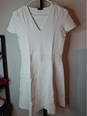 Theory short-sleeve V-neck knit dress size M